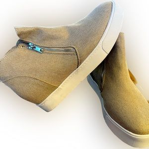 Tan SODA canvas wedges. Size 10.